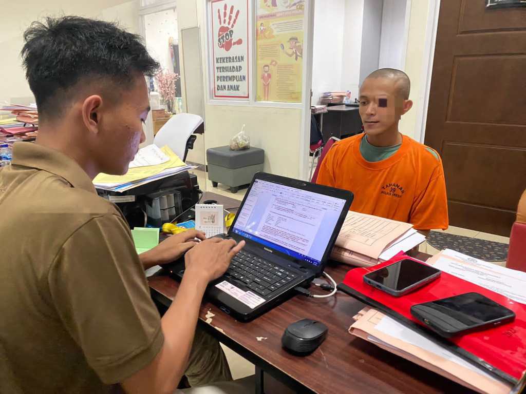 Unit PPA Satreskrim Polres Gresik Berlayar ke Pulau Bawean Tangkap Dua Pelaku&nbsp;Pencabulan