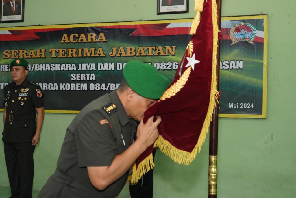 Kepala Staf Korem (Kasrem) 084/Bhaskara Jaya, Pimpin Sertijab Kasiter dan Dandim&nbsp;0826/Pamekasan