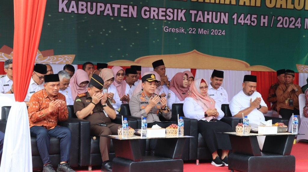 Berikan Rasa Aman dan Nyaman Kawal Polres Gresik Keberangkatan Jamaah&nbsp;Haji