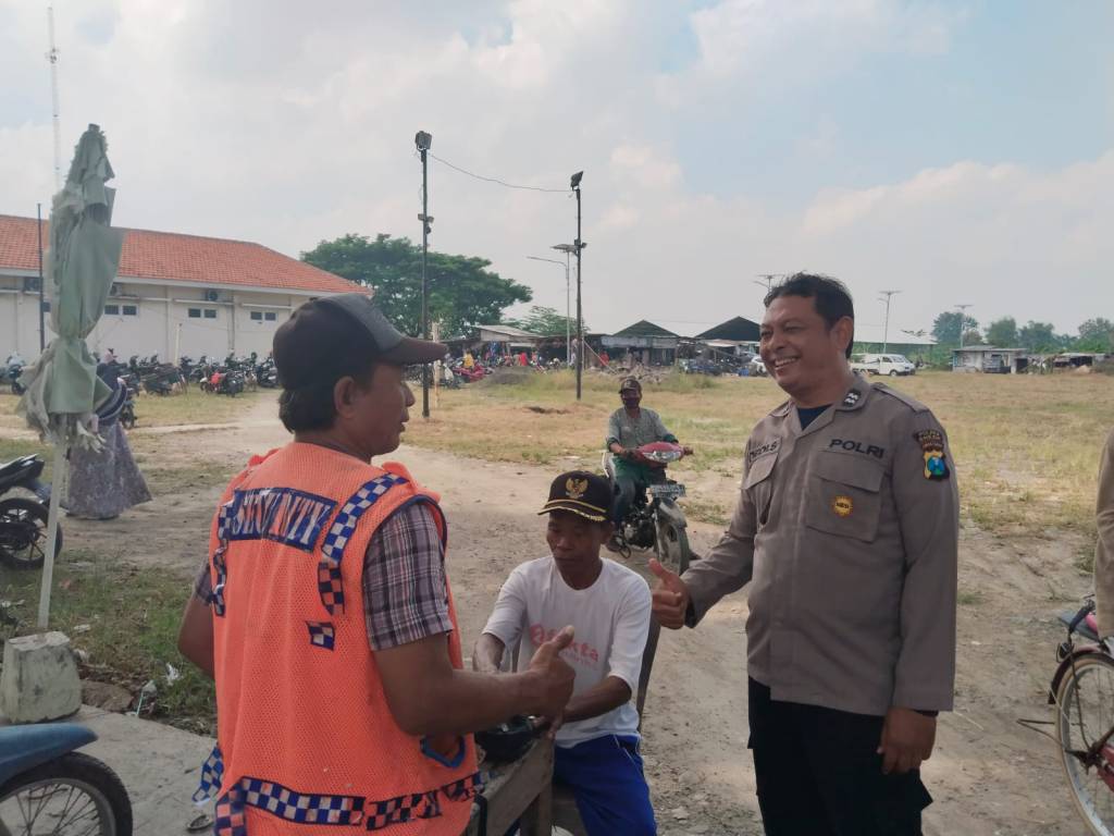 Polsek Benjeng Gresik Patroli Pasar Barang Bekas untuk Cegah&nbsp;Curanmor