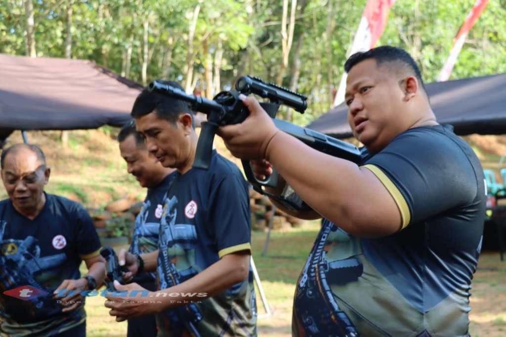 Gencar Asah Kemampuan, Polres Pamekasan Gelar Lomba Menembak Menyambut Hari Bhayangkara&nbsp;ke-78
