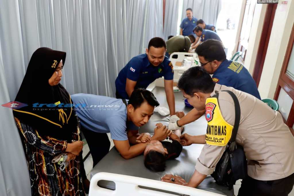 Bakti Kesehatan Polres Pamekasan Gelar Donor Darah hingga Khitanan Massal Gratis Rayakan Hari Bhayangkara&nbsp;ke-78