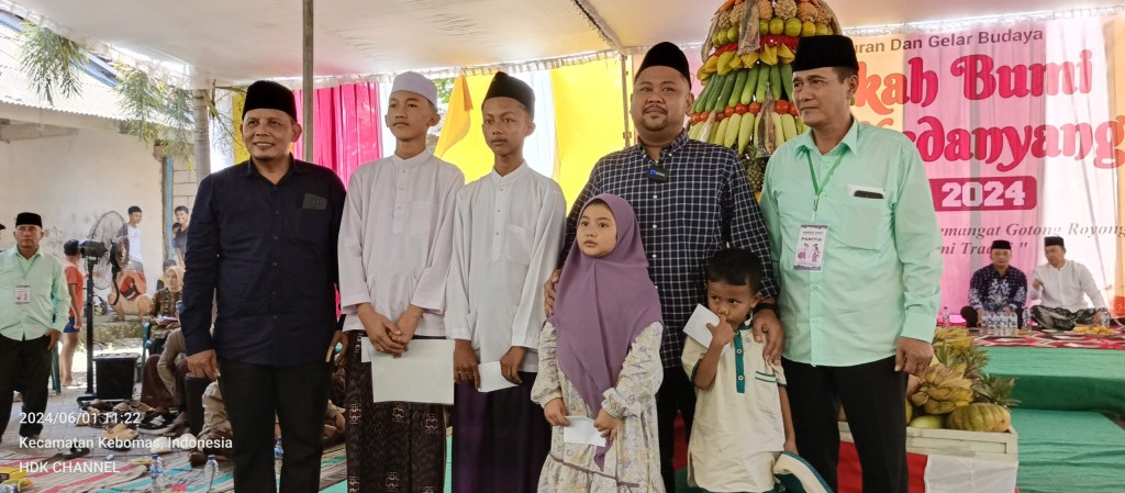 Tumpeng Raksasa Selalu Warnai Sedekah Bumi Tahun 2024 Di Desa&nbsp;Kedanyang