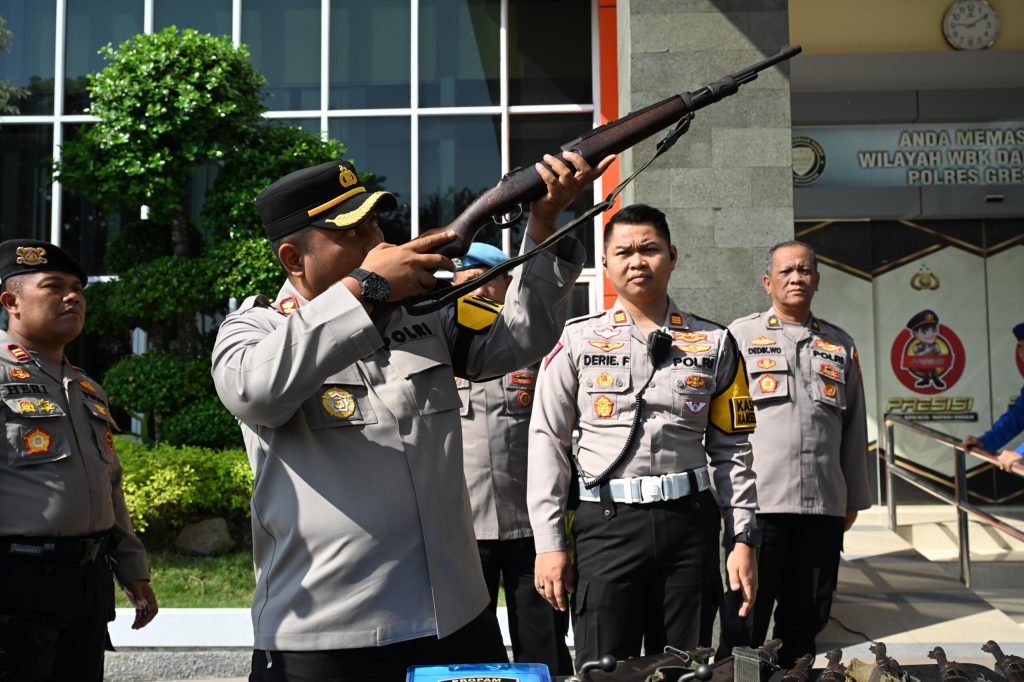 Kapolres Gresik Cek Senjata Api Inventaris Polres dan Polsek&nbsp;Jajaran