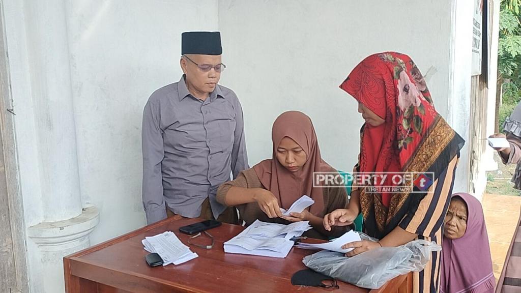 Pemdes Batoporo Barat dan Karang Taruna The Brilliant Salurkan 1.119 Paket Beras Bulog Tahap&nbsp;6