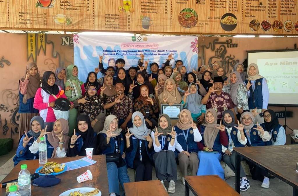 Pastikan Gizi Ibu dan Anak Terpenuhi, KKN 51 UINSA Memberikan Edukasi Terkait Inovasi Pengolahan Susu Sapi dan Daun&nbsp;Kelor