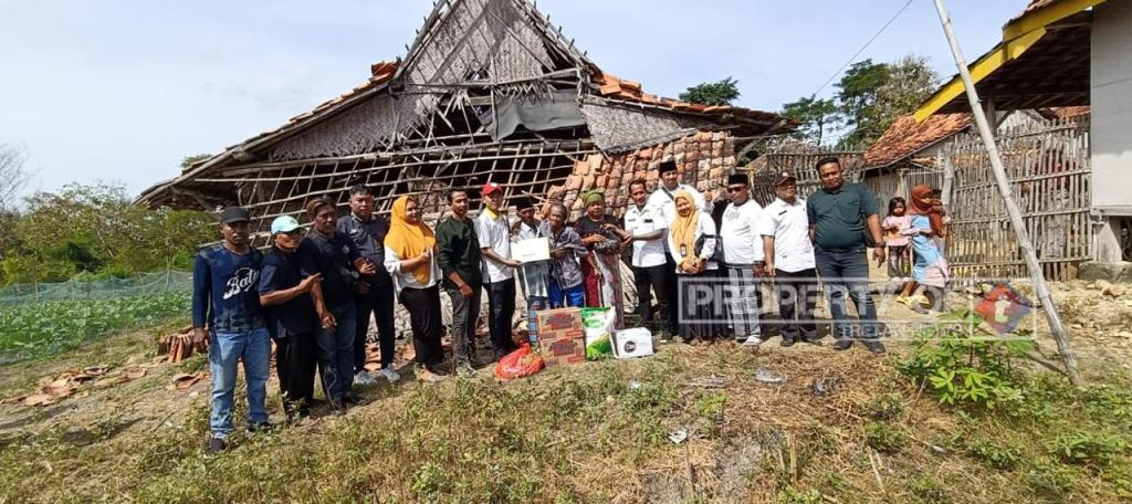 Hidup Serba Kekurangan Dan mengalami Stroke, Sepasang Lansia Dapatkan Bantuan Dari Baznas dan Dinsos&nbsp;Sampang