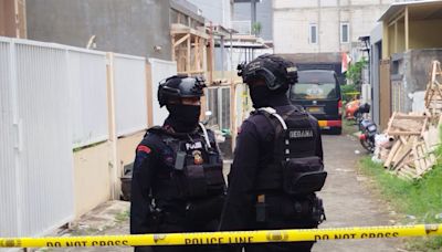 Tiga Terduga Teroris Ditangkap Dalam Penggrebekan di Perumahan Kota&nbsp;Batu