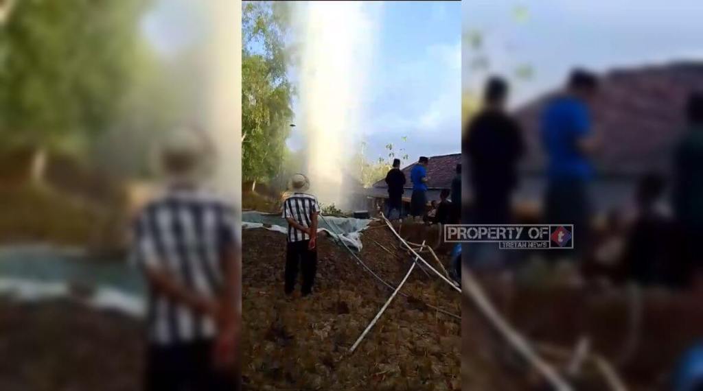 Semburan Air Setinggi 15 Meter di Desa Pandan Sampang Gegerkan&nbsp;Warga