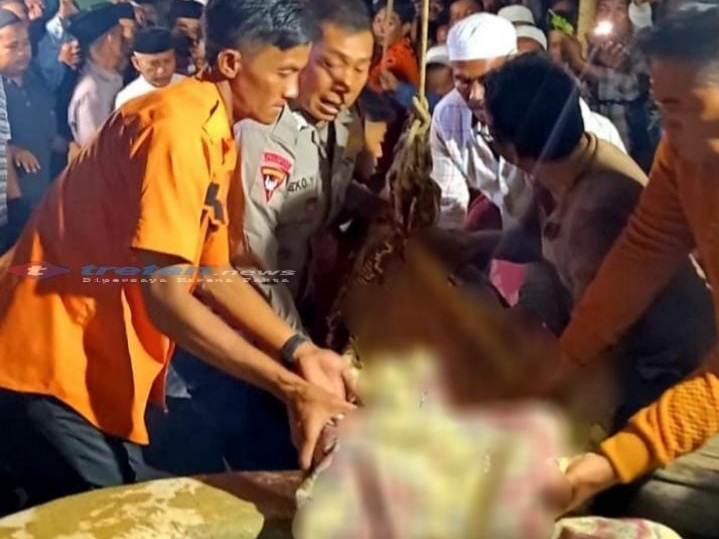 Ibu Rumah Tangga di Pamekasan Ditemukan Meninggal di Sumur Sedalam 20 Meter, Evakuasi Cepat Berhasil Dilakukan Polisi dan&nbsp;Warga